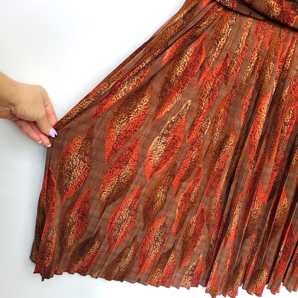 NWOT Pleated Midi/Mini Knee Skirt Size Large - Picture 11 of 16